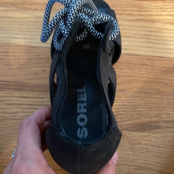 Gently used sorel sandals. Size 9 - Picture 5 of 6